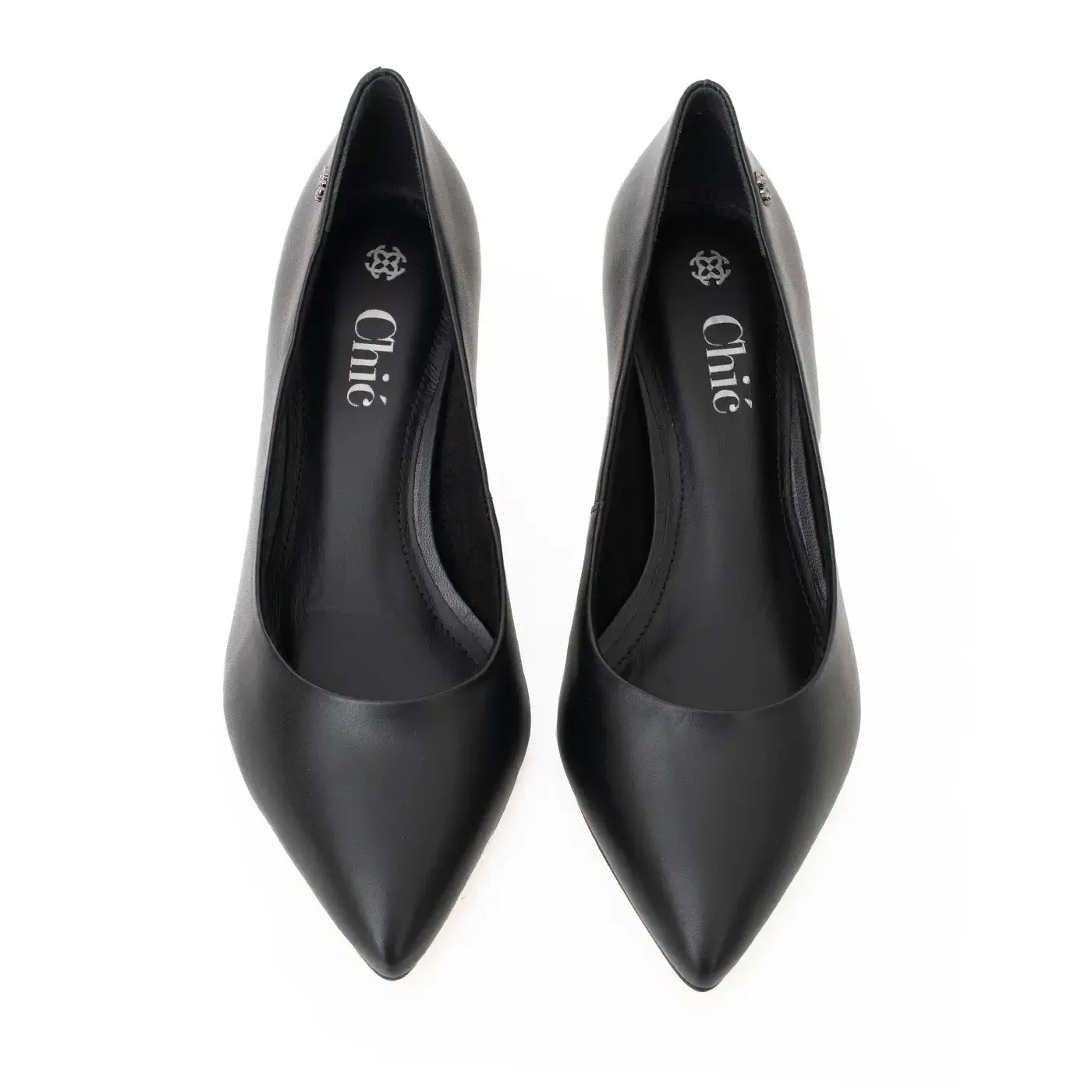 Chic Classic Pumps with Chic Ornament
